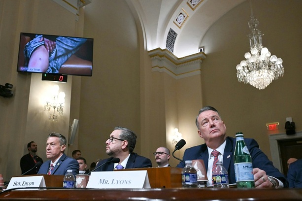 Bild vergr&ouml;&szlig;ern: Gestapo-Methoden: ICE-Chef wehrt sich im Kongress gegen harte Vorwürfe