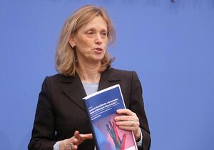 Prien sieht Gewalt als gesamtgesellschaftliches Phänomen