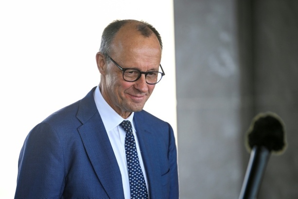 Bild vergr&ouml;&szlig;ern: Merz reist zu Industriegipfel nach Belgien