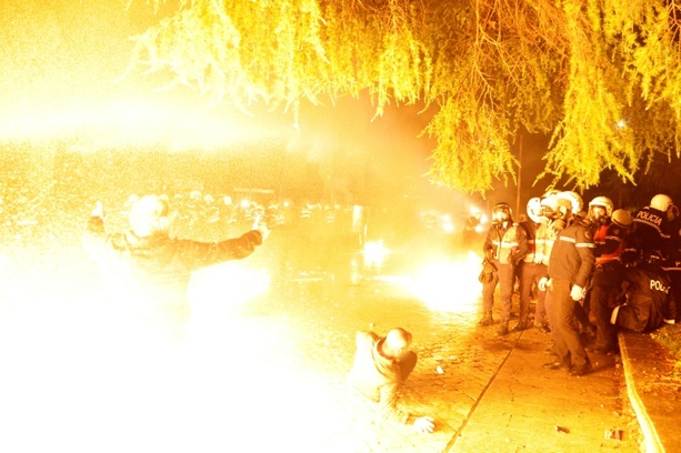 Bild vergr&ouml;&szlig;ern: Albanien: Mehrere Verletzte bei regierungskritischen Protesten