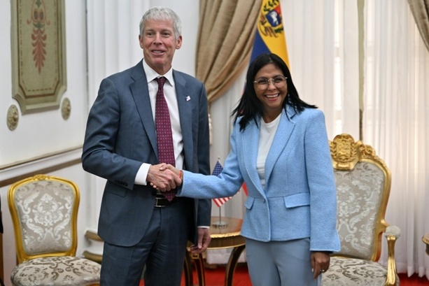 Bild vergr&ouml;&szlig;ern: US-Energieminister Wright in Venezuela mit Übergangspräsidentin zusammengetroffen