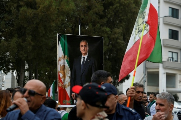 Bild vergr&ouml;&szlig;ern: Schah-Sohn Pahlavi ruft die USA zu Militärschlag gegen den Iran auf