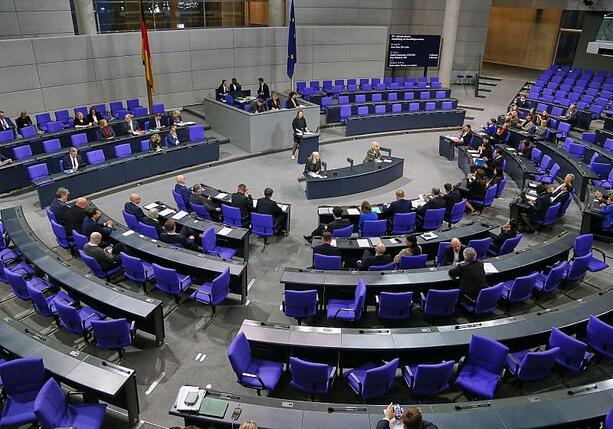 Bild vergr&ouml;&szlig;ern: CSU-Landesgruppenchef zweifelt an Parität im Wahlrecht