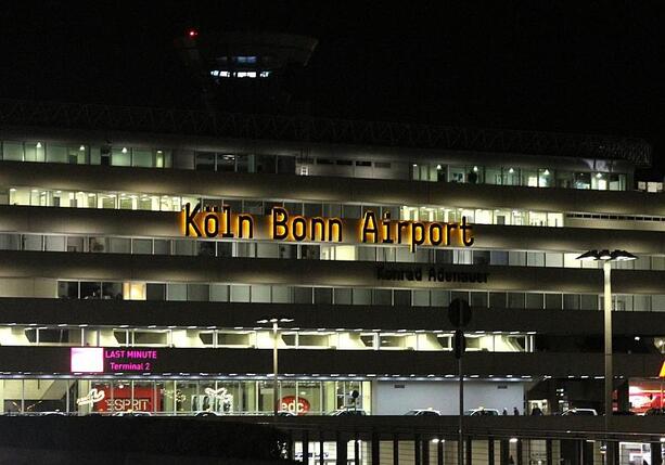 Bild vergr&ouml;&szlig;ern: Betrieb am Flughafen Köln/Bonn vorübergehend unterbrochen