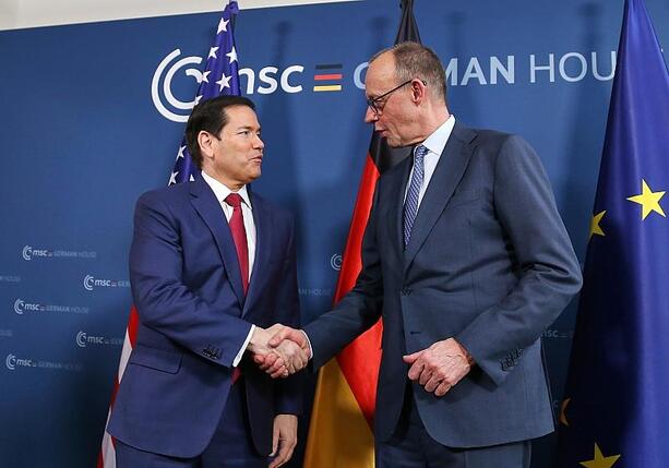 Bild vergr&ouml;&szlig;ern: Merz mit US-Außenminister zusammengetroffen