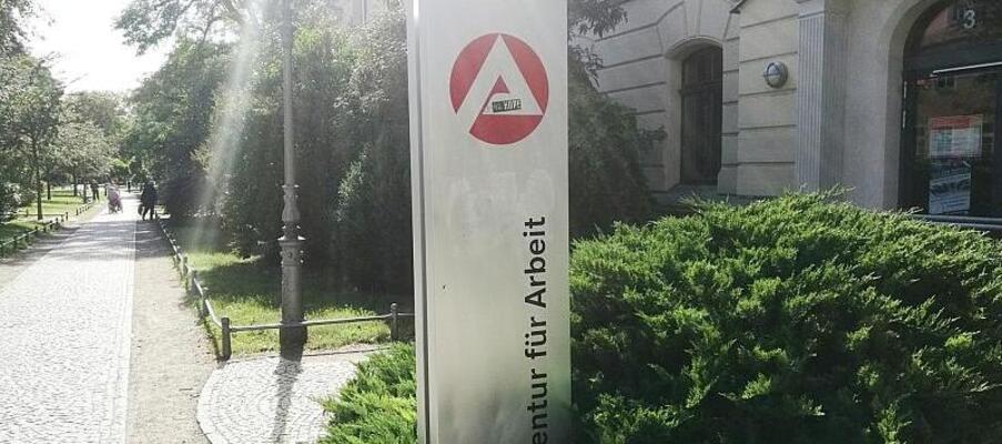 Arbeitslosenquote unter Akademikern steigt drittes Jahr in Folge