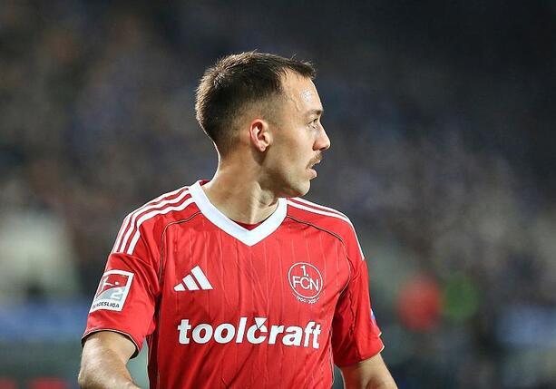 Bild vergr&ouml;&szlig;ern: 2. Liga: Nürnberg schlägt KSC deutlich - Remis in Düsseldorf