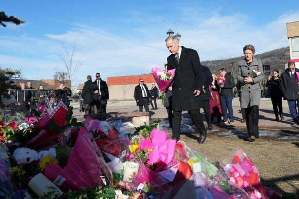 Bild vergr&ouml;&szlig;ern: Kanadas Premier an Ort von tödlichem Schusswaffenangriff