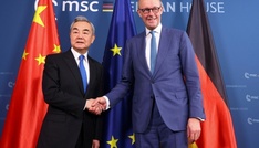 Chinas Außenminister zu Merz: Beziehungen zwischen Peking und Berlin auf 