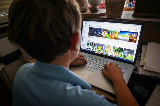 Bild vergr&ouml;&szlig;ern: Hubig verteidigt SPD-Pläne für Social-Media-Verbot für Kinder unter 14 Jahren