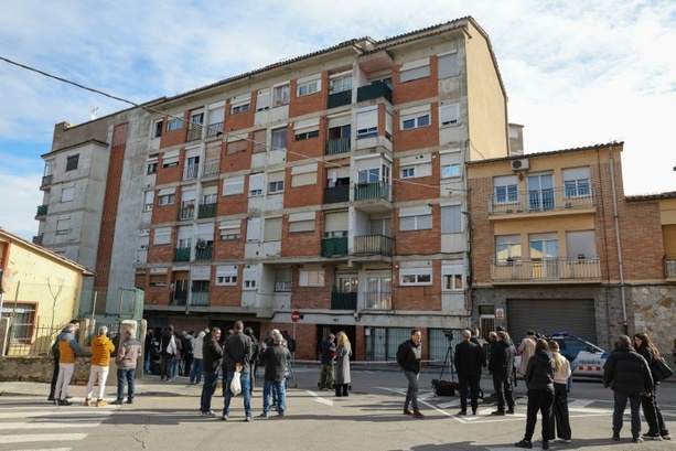 Bild vergr&ouml;&szlig;ern: Tragödie in Spanien: Fünf Jugendliche sterben bei Feuer in Mietshaus