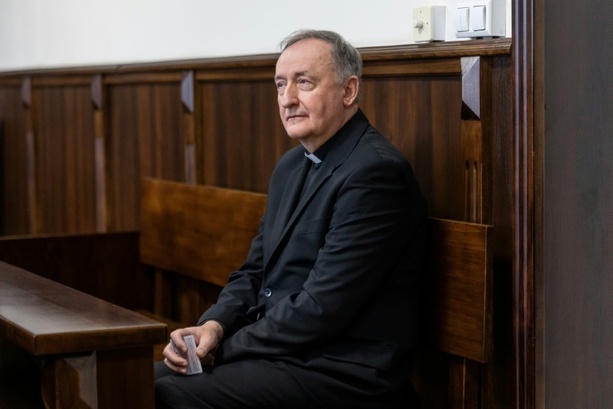 Bild vergr&ouml;&szlig;ern: Erstmals Bischof in Polen wegen Vertuschung von Kindesmissbrauch vor Gericht