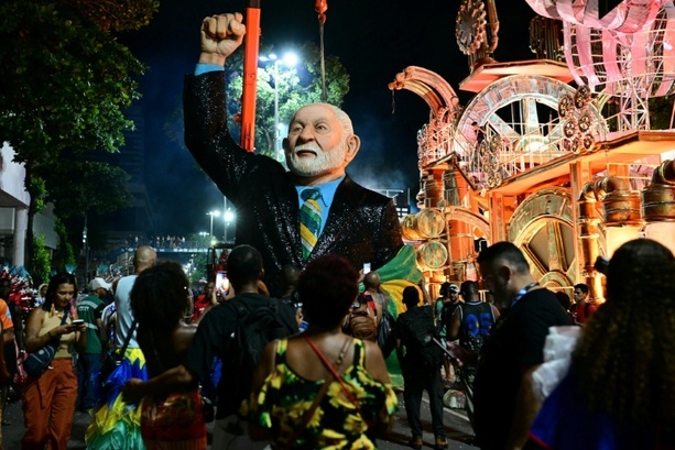 Bild vergr&ouml;&szlig;ern: Karneval in Rio: Sambaschule landet mit Lula-Hommage auf letztem Platz