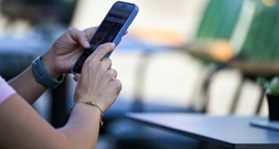 Hessens Innenminister Poseck fordert Handyortung zu Absicherung von Abschiebungen