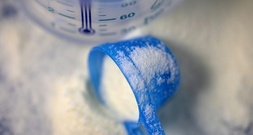 EU-Behörden halten Gesundheitsrisiko durch Babymilch nach Rückrufen für gering