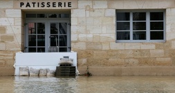 Hochwasser und Wintersturm führen in Frankreich zu Verkehrsstörungen