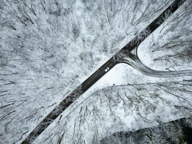 Bild vergr&ouml;&szlig;ern: Polizei folgt Fußspuren kilometerweit - Festnahme von Einbrechern in verschneitem Wald