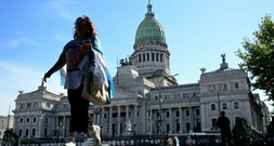 Protest gegen Mileis Arbeitsmarktreform: Zusammenstöße in Argentinien