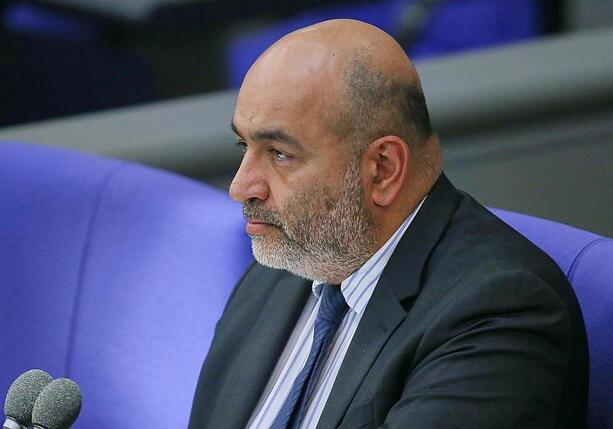 Bild vergr&ouml;&szlig;ern: Nouripour fordert mehr Einsatz für Nobelpreisträgerin Mohammadi