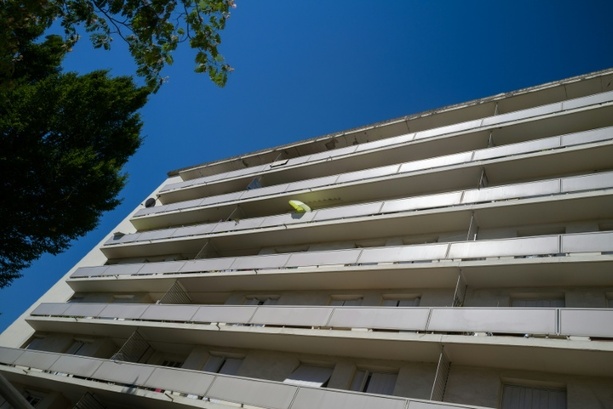 Bild vergr&ouml;&szlig;ern: Bröckelnde Balkone: Eigentümer-Streit von der Ostsee wird vor dem BGH ausgetragen