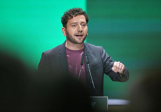 Bild vergr&ouml;&szlig;ern: Banaszak distanziert sich von Fischer-Aussagen