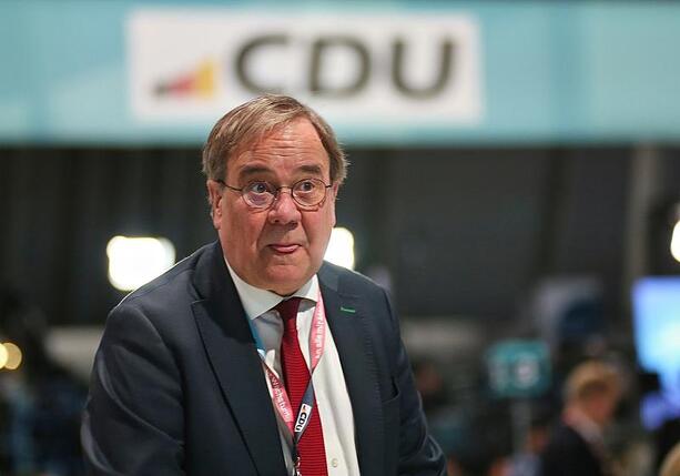 Bild vergr&ouml;&szlig;ern: Laschet hegt keinen Groll wegen Söder-Witz an Aschermittwoch