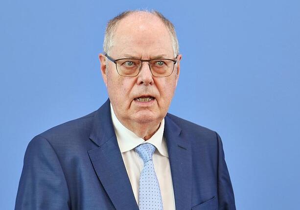 Bild vergr&ouml;&szlig;ern: Steinbrück wirft Ministerien fehlenden Staatsreformwillen vor