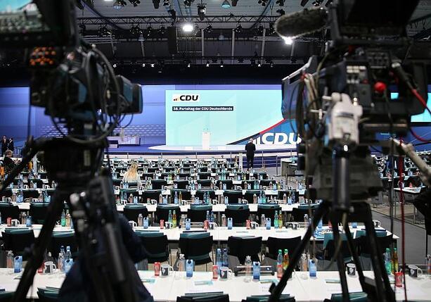Bild vergr&ouml;&szlig;ern: CDU setzt Bundesparteitag in Stuttgart fort