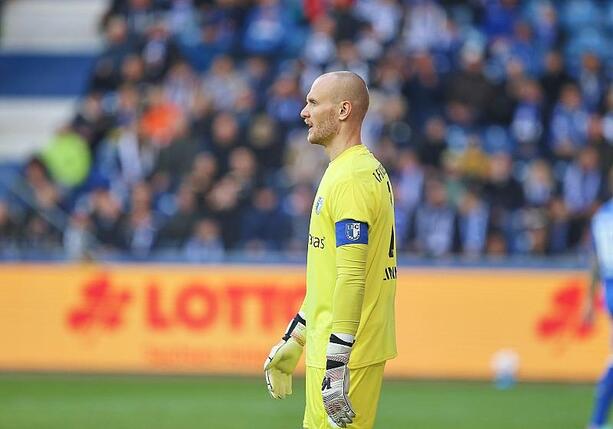 Bild vergr&ouml;&szlig;ern: 2. Bundesliga: Schalke gewinnt turbulent gegen Magdeburg