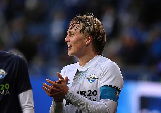 Bild vergr&ouml;&szlig;ern: 2. Bundesliga: Paderborn feiert Torfestival gegen Hertha BSC