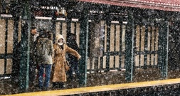 New Yorks Bürgermeister sperrt wegen Wintersturms kompletten Verkehr