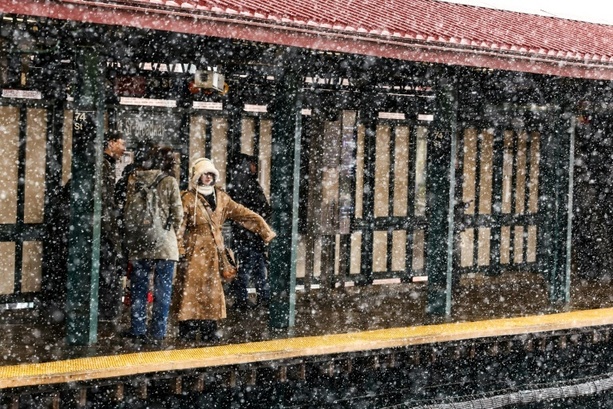 Bild vergr&ouml;&szlig;ern: New Yorks Bürgermeister sperrt wegen Wintersturms kompletten Verkehr