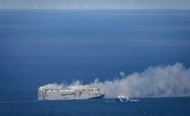 Versicherer fordern strengere Vorgaben für Transport von Batterien und E-Autos