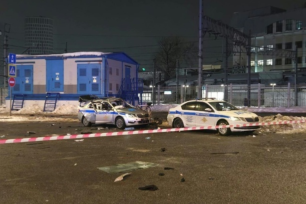 Bild vergr&ouml;&szlig;ern: Behörden: Ein Polizist getötet und zwei verletzt bei Explosion nahe Moskauer Bahnhof
