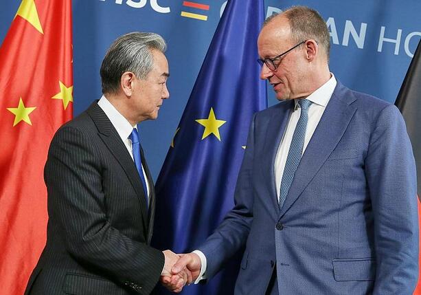 Bild vergr&ouml;&szlig;ern: Linke: Merz soll China für Ukraine-Verhandlungen gewinnen