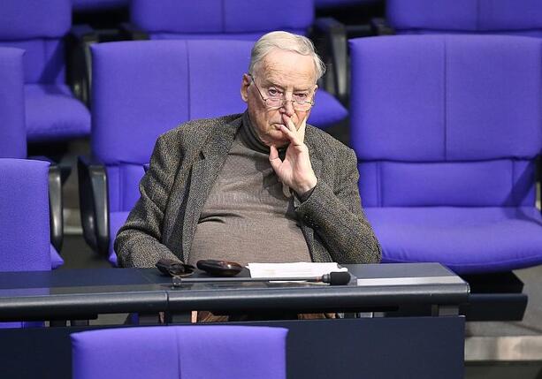 Bild vergr&ouml;&szlig;ern: Gauland verteidigt AfD gegen Filz-Vorwürfe