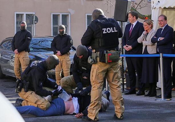 Bild vergr&ouml;&szlig;ern: Regierung richtet Kampf gegen organisierte Kriminalität neu aus