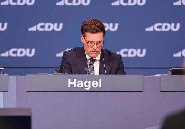 Bild vergr&ouml;&szlig;ern: Warken nimmt Hagel wegen umstrittenem Video in Schutz