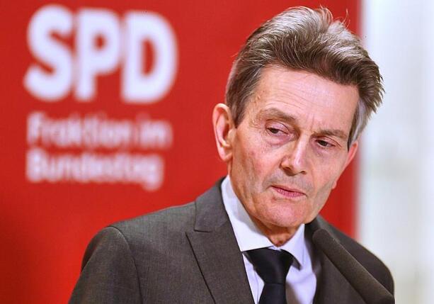 Bild vergr&ouml;&szlig;ern: Mützenich drängt auf Beteiligung der EU an Ukraine-Verhandlungen