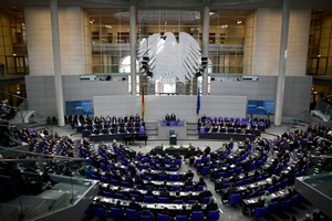 Scharfe Töne im Plenum: Bundestag debattiert über AfD-Verwandtenaffäre