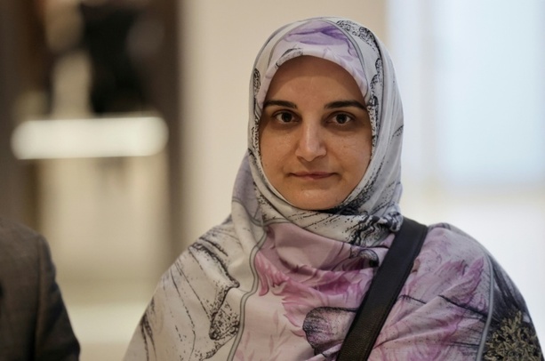 Bild vergr&ouml;&szlig;ern: Iranerin in Paris wegen Terror-Verherrlichung zu einem Jahr Haft verurteilt