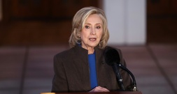 Hillary Clinton: Ehemann Bill Clinton wusste nichts von Epsteins Verbrechen