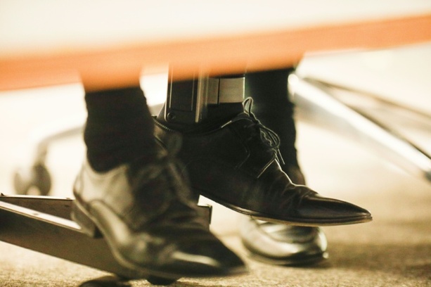 Bild vergr&ouml;&szlig;ern: Fußfessel für Gewalttäter: Hubig wirbt für neues Gewaltschutzgesetz