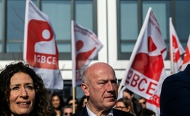 BASF-Angestellte in Berlin demonstrieren gegen Verlagerung von Arbeitsplätzen