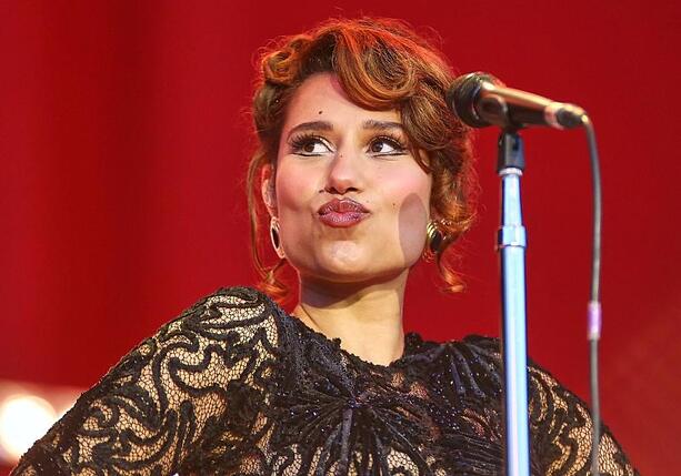 Bild vergr&ouml;&szlig;ern: Taylor Swift an Spitze der Single-Charts - Raye auf Platz vier