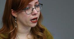 Linken-Abgeordnete bricht bei Rede über Missbrauch in Tränen aus