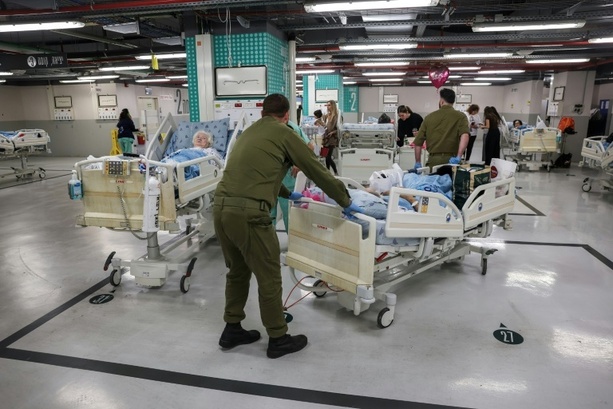 Bild vergr&ouml;&szlig;ern: Israel meldet iranische Raketenangriffe und löst Luftalarm aus