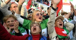 Nach Angriffen gegen Iran: Demos und Freudenfeiern in deutschen Städten