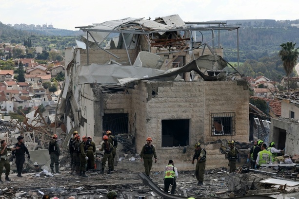 Bild vergr&ouml;&szlig;ern: Mindestens neun Tote durch iranischen Raketenangriff auf Israel