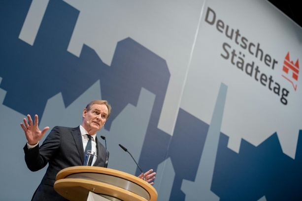 Bild vergr&ouml;&szlig;ern: Kommunale Spitzenverbände dringen auf Sofort-Finanzhilfen von Bund und Ländern